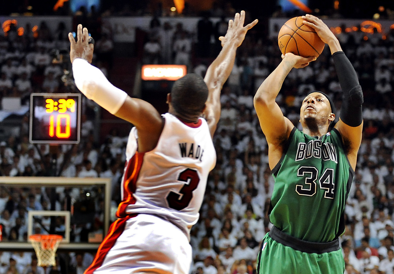 开云官网-皮尔斯：贝弗利总说些争议言论 韦德不该跟他吵 换我根本不搭理他