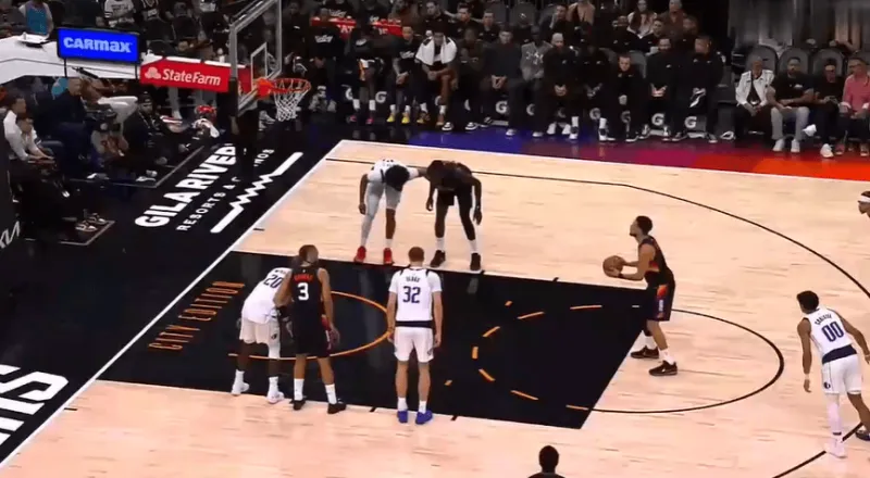 开云-伤病猛如虎！杰伦-格林首节回更衣室，次节古德温也回更衣室